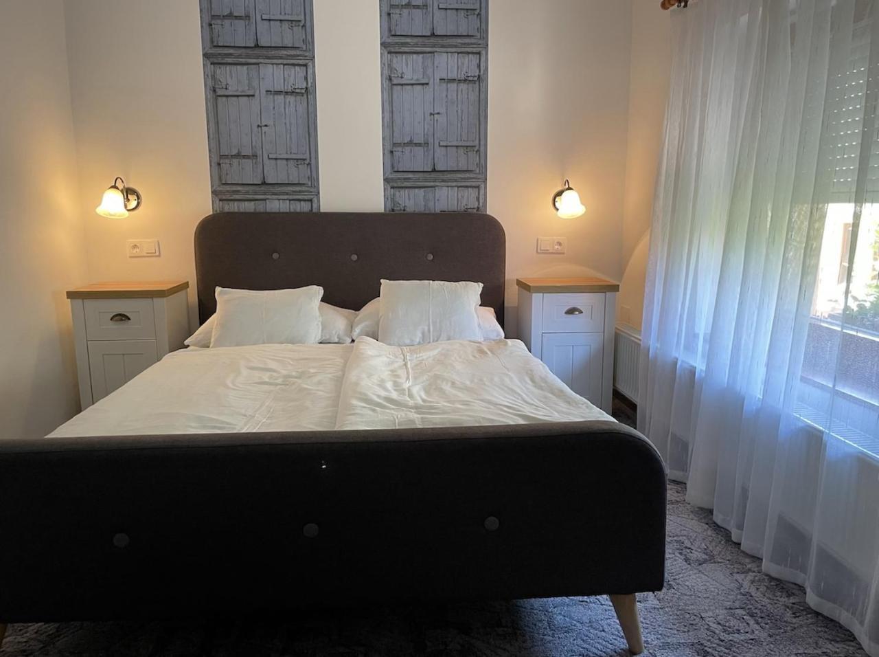 Rozmann Family Panzio & Apartmanhaz Sarvar Luaran gambar