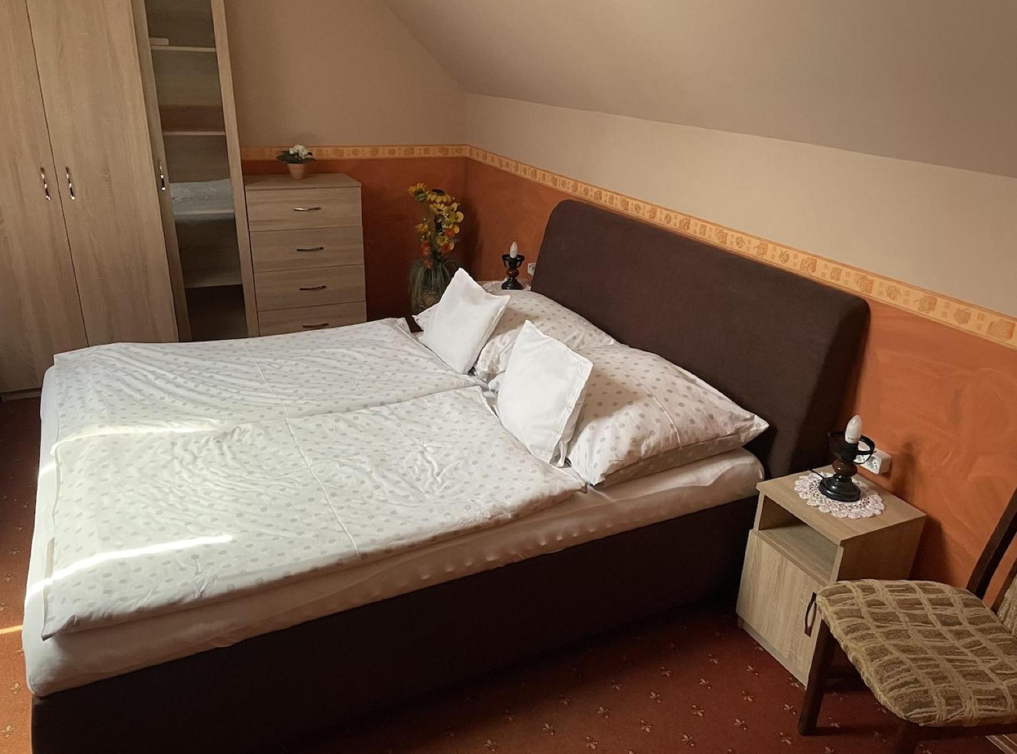 Rozmann Family Panzio & Apartmanhaz Sarvar Luaran gambar