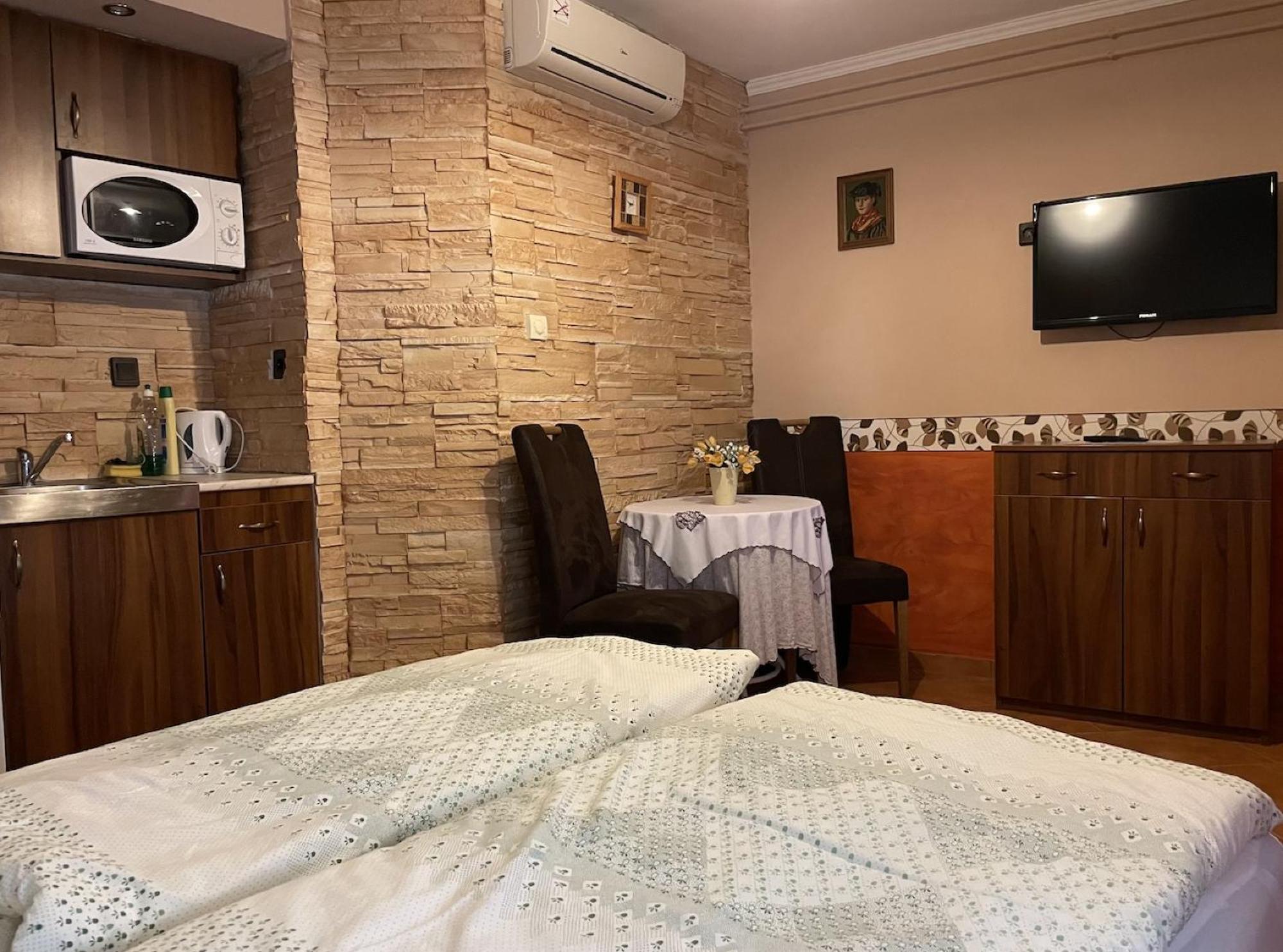 Rozmann Family Panzio & Apartmanhaz Sarvar Luaran gambar