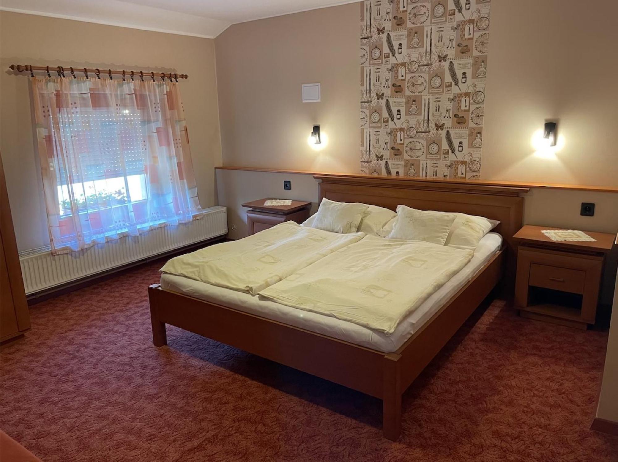 Rozmann Family Panzio & Apartmanhaz Sarvar Luaran gambar