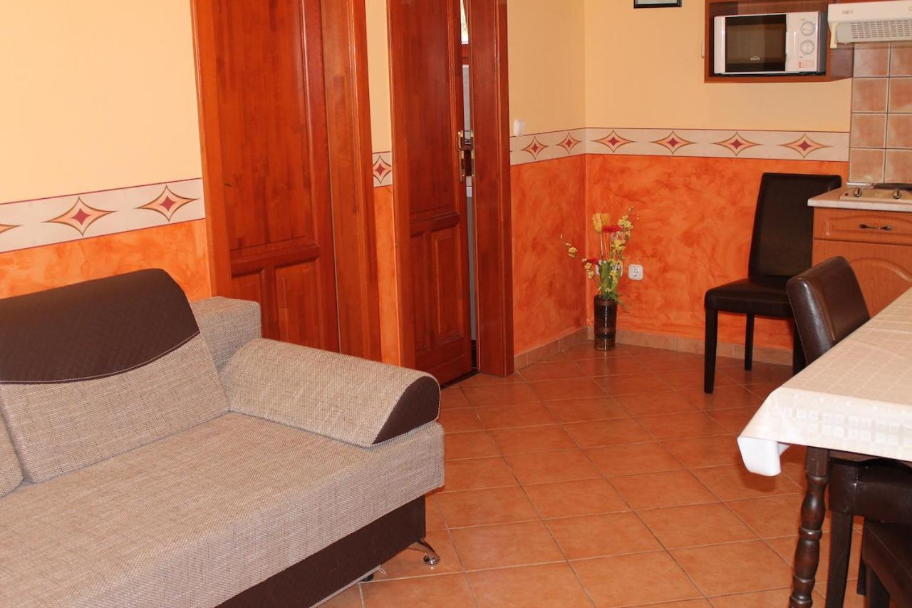 Rozmann Family Panzio & Apartmanhaz Sarvar Luaran gambar