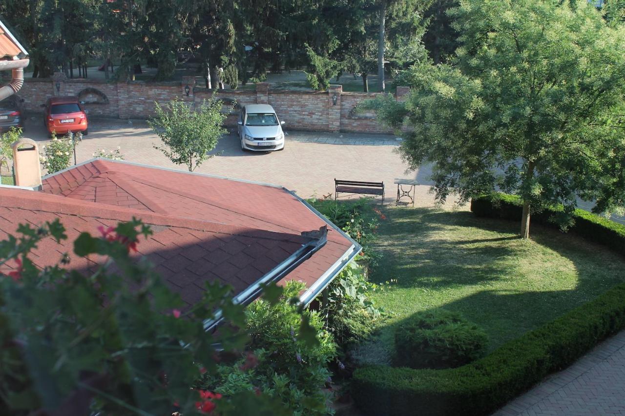 Rozmann Family Panzio & Apartmanhaz Sarvar Luaran gambar