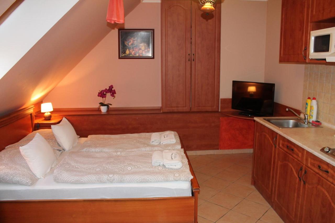 Rozmann Family Panzio & Apartmanhaz Sarvar Luaran gambar