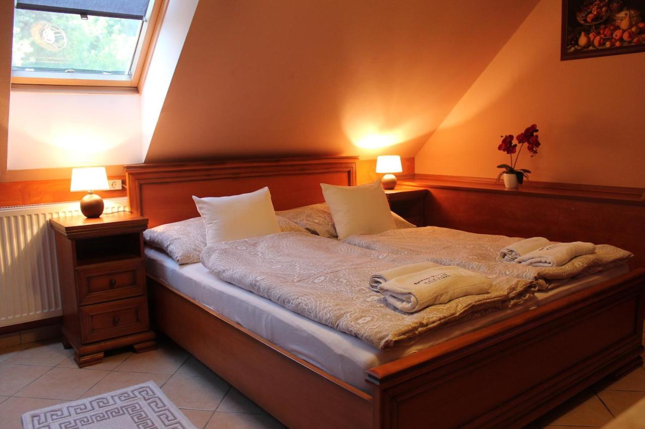 Rozmann Family Panzio & Apartmanhaz Sarvar Luaran gambar