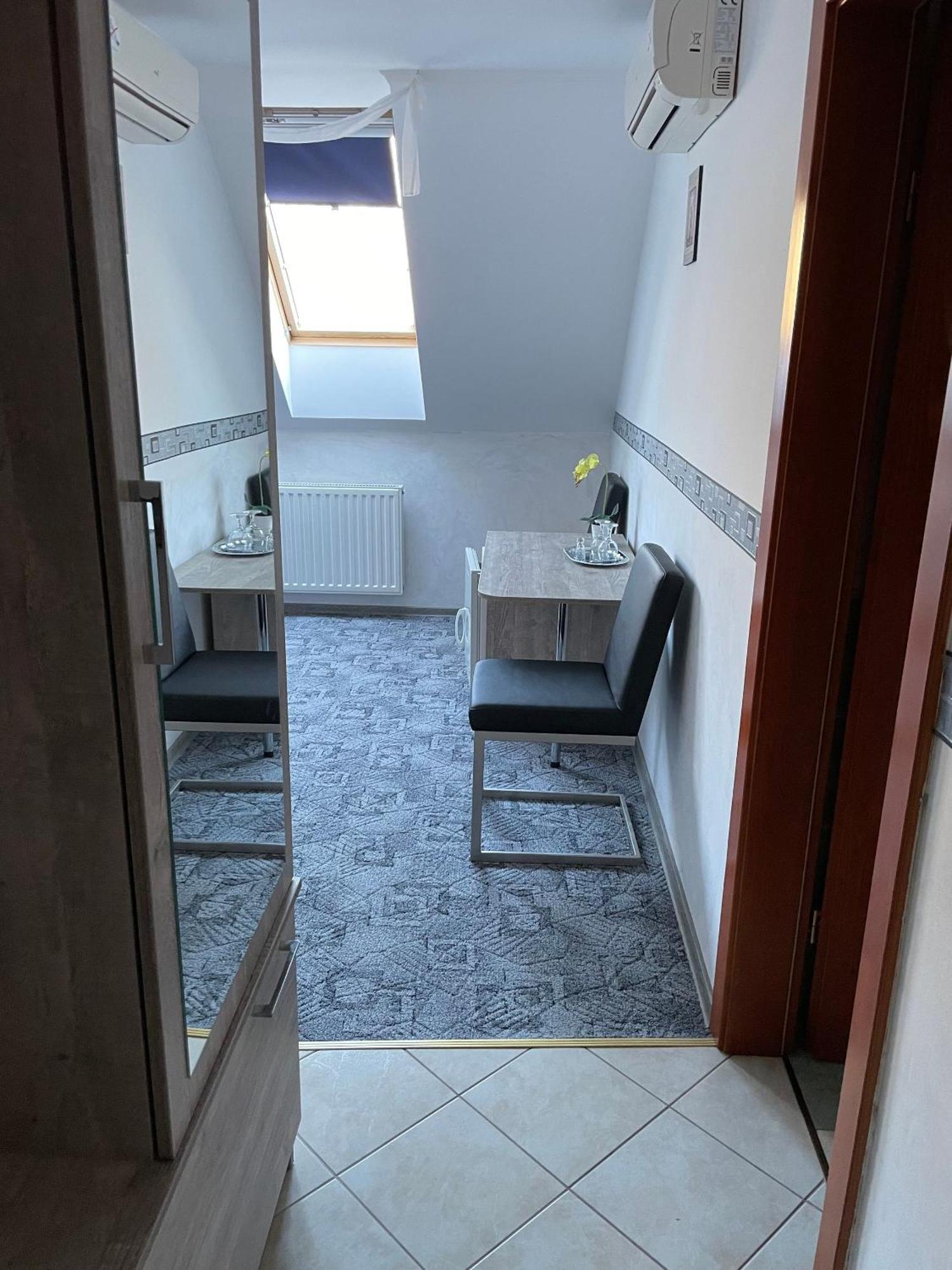 Rozmann Family Panzio & Apartmanhaz Sarvar Luaran gambar