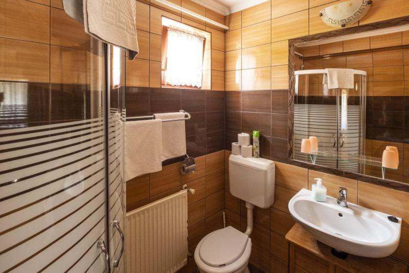 Rozmann Family Panzio & Apartmanhaz Sarvar Luaran gambar