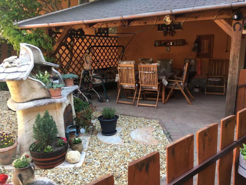 Rozmann Family Panzio & Apartmanhaz Sarvar Luaran gambar